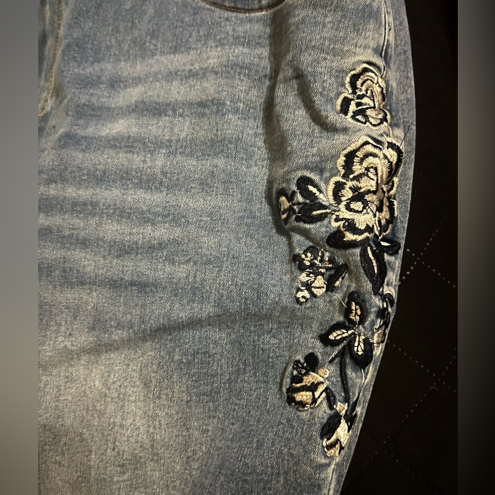 Embroidered Light Blue Boyfriend Jeans - Picture 2 of 6